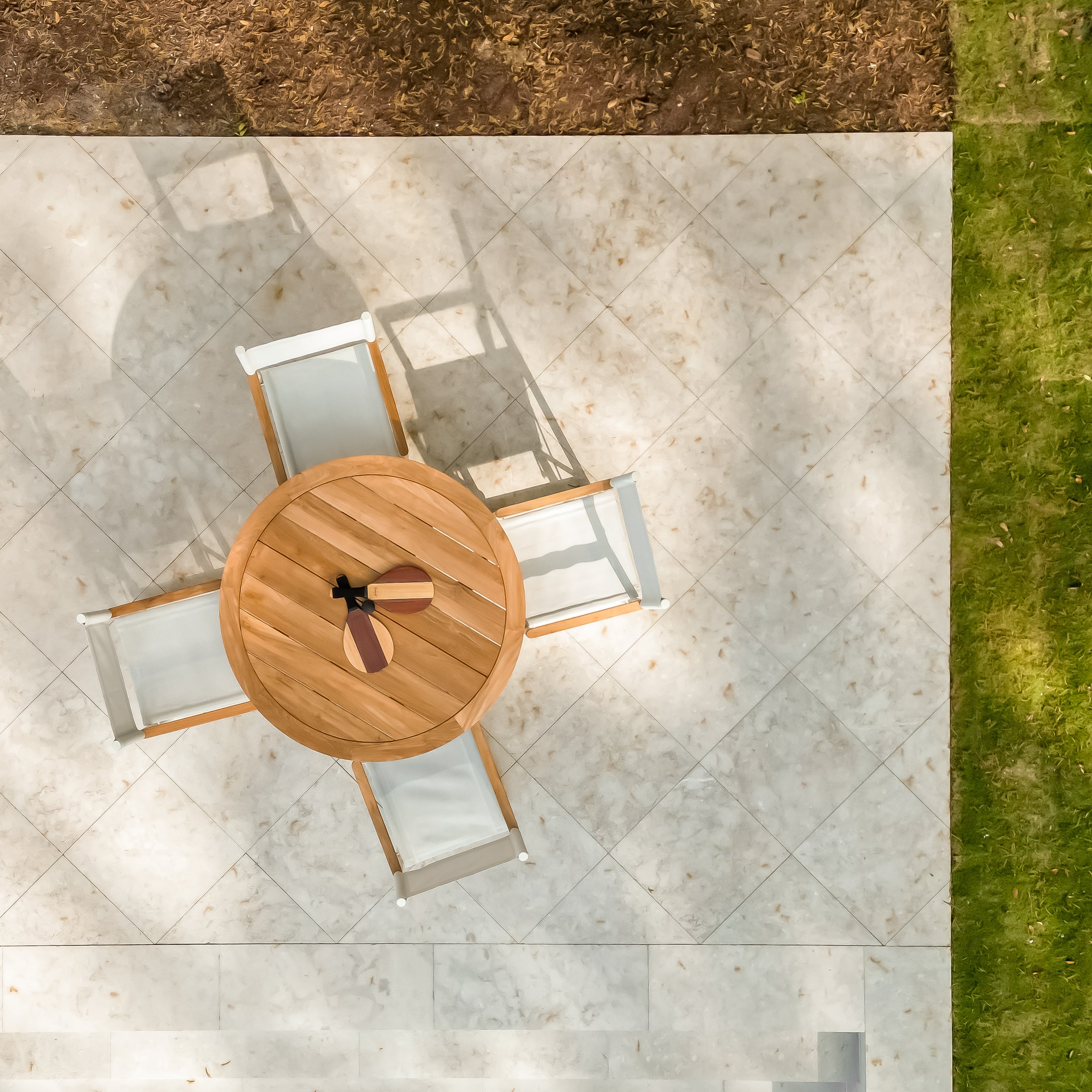 Relax Dining Table