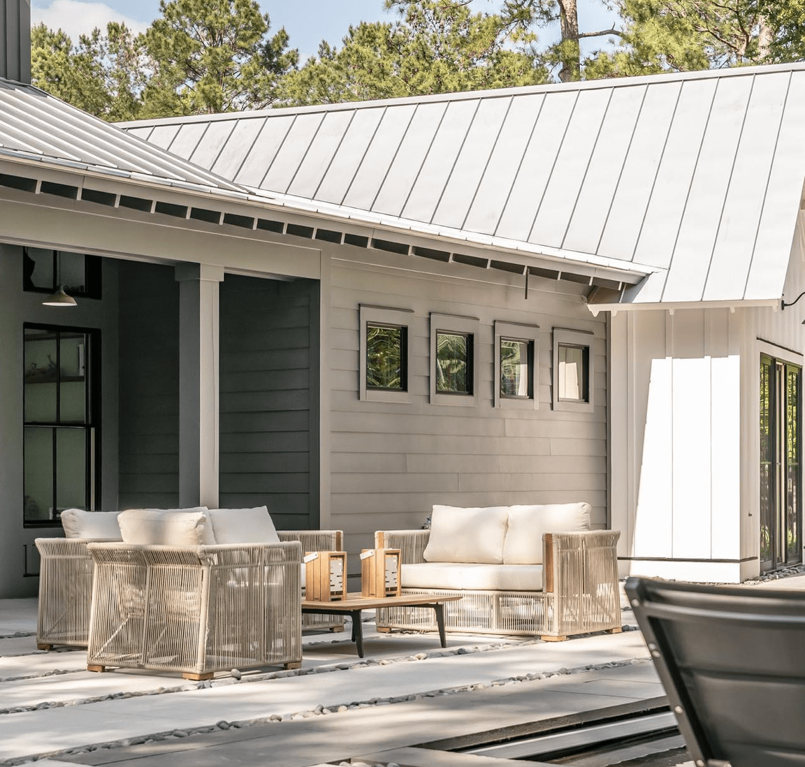3 Mistakes to Avoid When Picking Outdoor Furniture Online