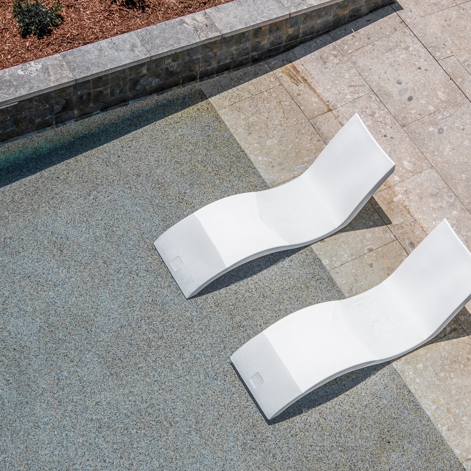 LEDGE LOUNGER