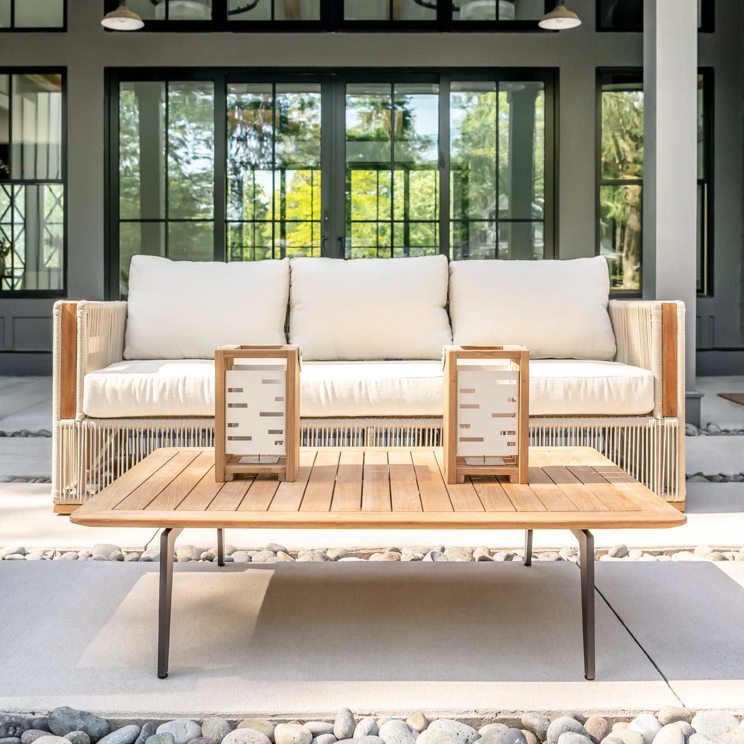 Barbados Chat Table