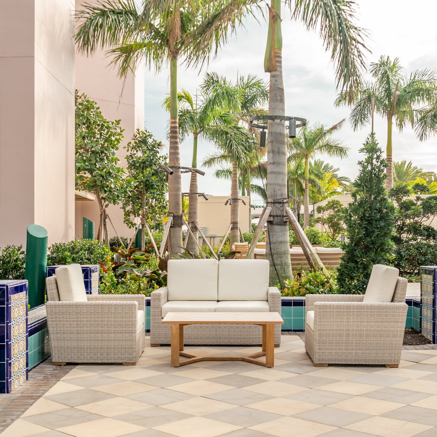 Oyster Bay Loveseat