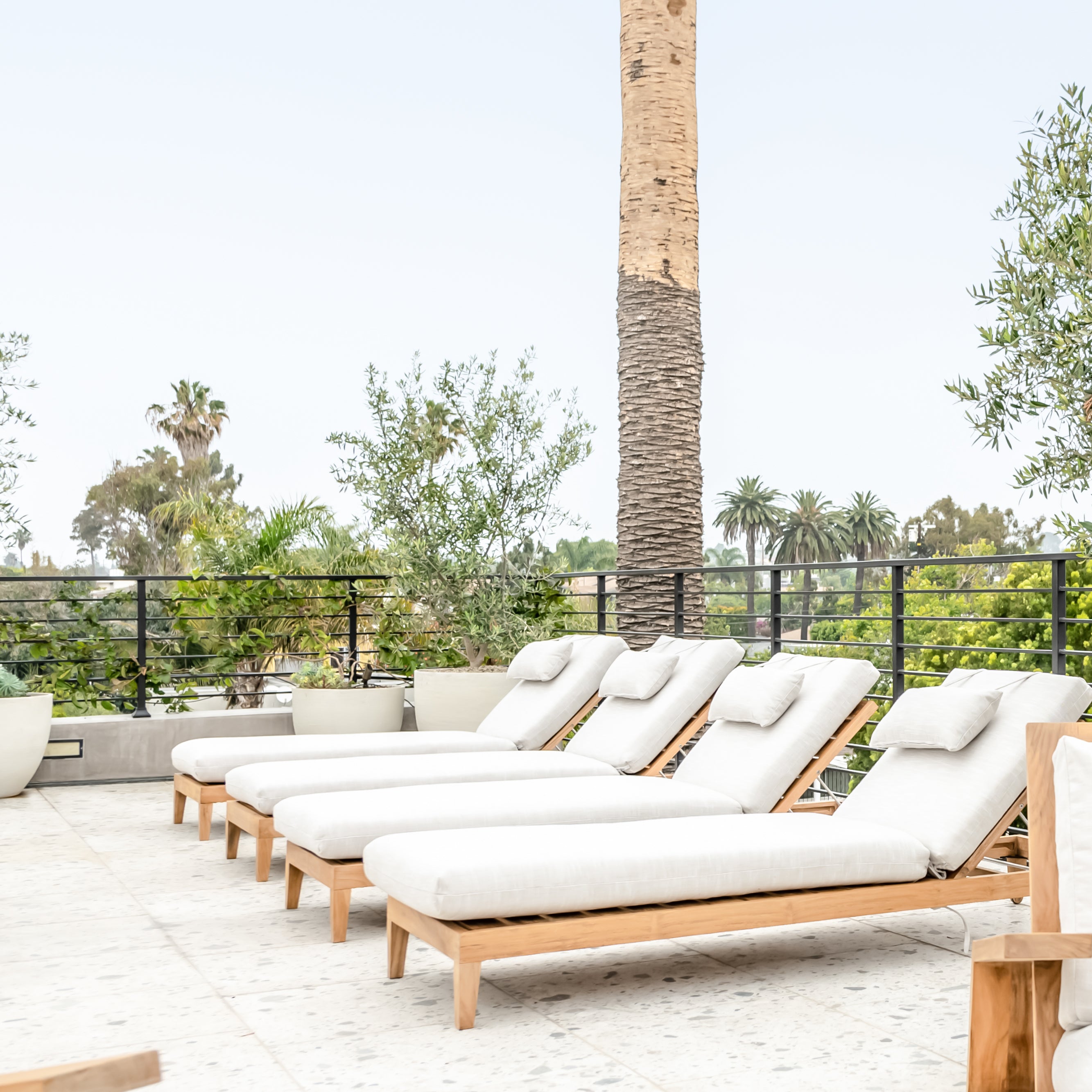 Monday Chaise Lounge